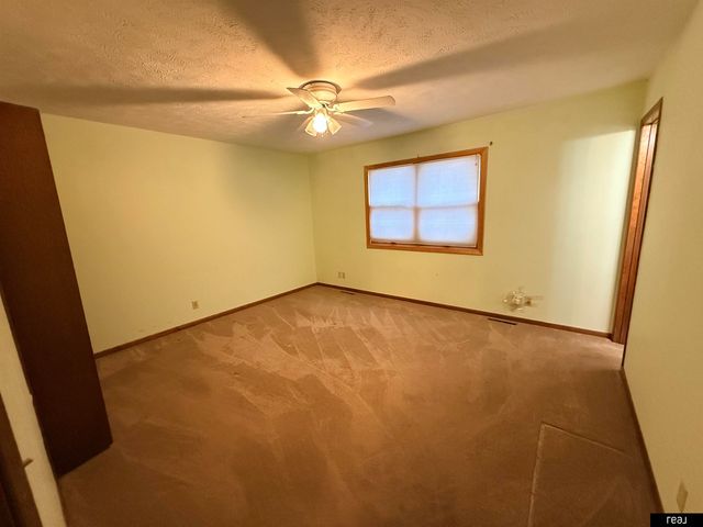 14824 Hillside Plaza, Omaha, NE 68154