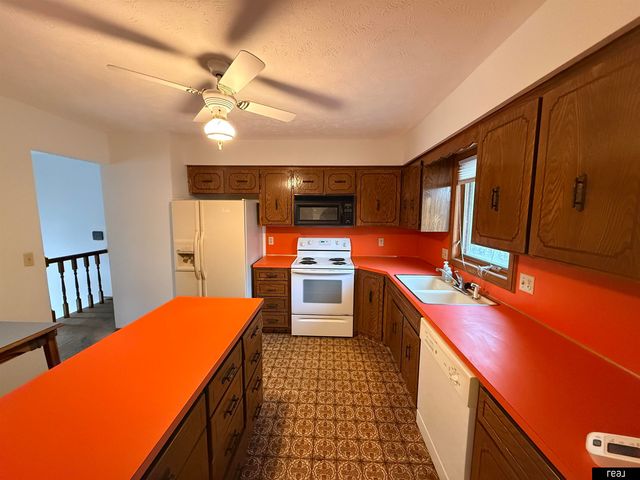 14824 Hillside Plaza, Omaha, NE 68154