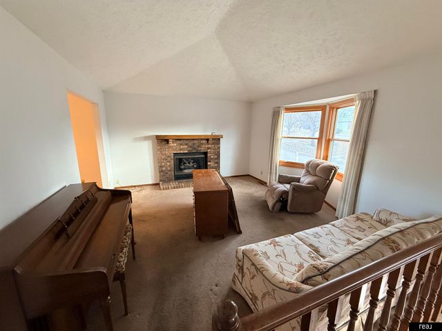 14824 Hillside Plaza, Omaha, NE 68154