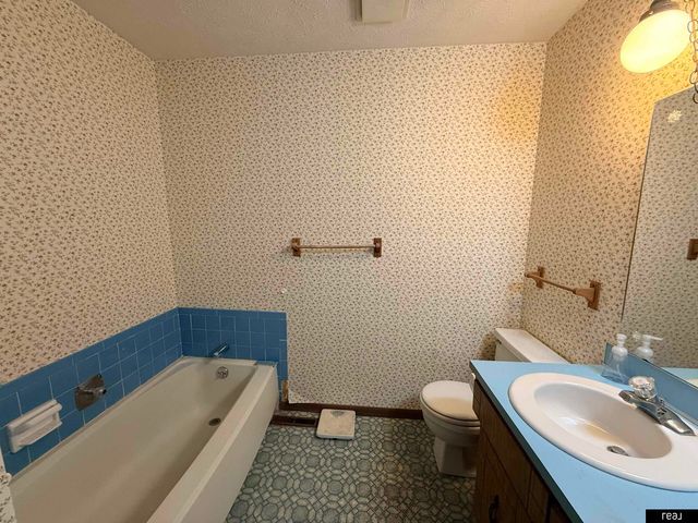 14824 Hillside Plaza, Omaha, NE 68154