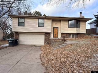 14824 Hillside Plaza, Omaha, NE 68154