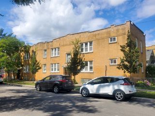 5534 W BARRY Avenue, Chicago, IL 60641