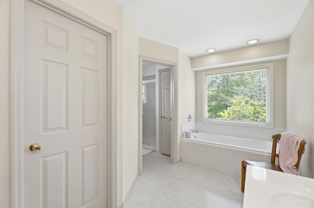 6295 Stoneyford Court, West Chester, OH 45069