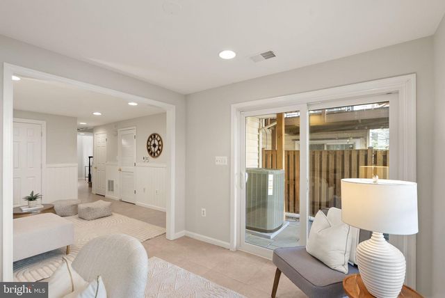 4127 FAIRFAX CENTER CREEK DR, Fairfax, VA 22030