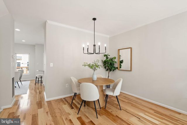 4127 FAIRFAX CENTER CREEK DR, Fairfax, VA 22030