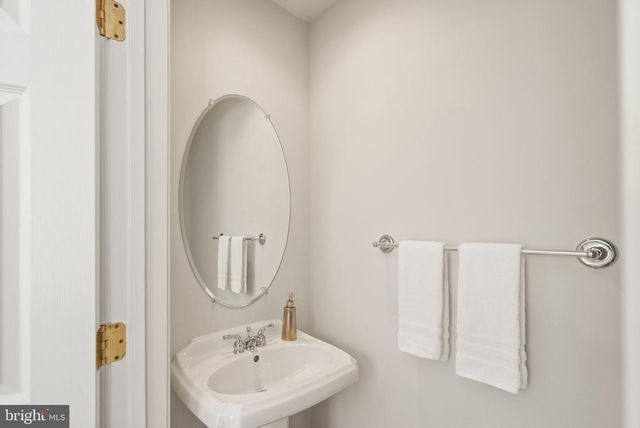 4127 FAIRFAX CENTER CREEK DR, Fairfax, VA 22030