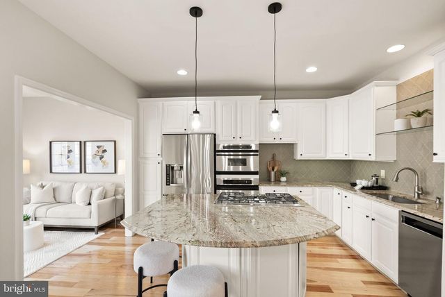 4127 FAIRFAX CENTER CREEK DR, Fairfax, VA 22030