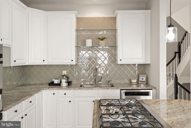 4127 FAIRFAX CENTER CREEK DR, Fairfax, VA 22030
