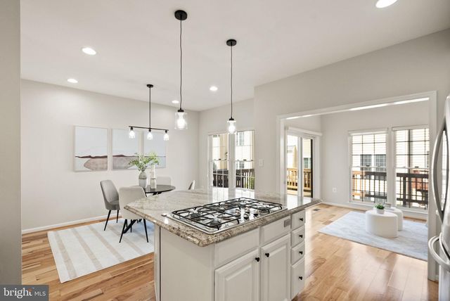 4127 FAIRFAX CENTER CREEK DR, Fairfax, VA 22030