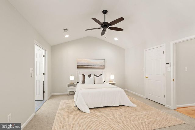 4127 FAIRFAX CENTER CREEK DR, Fairfax, VA 22030