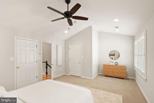 4127 FAIRFAX CENTER CREEK DR, Fairfax, VA 22030