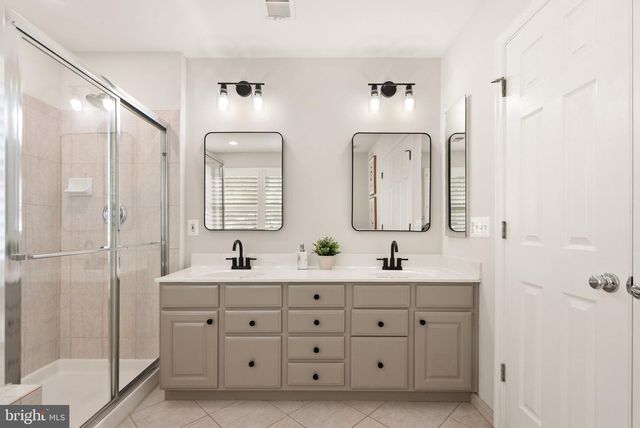 4127 FAIRFAX CENTER CREEK DR, Fairfax, VA 22030