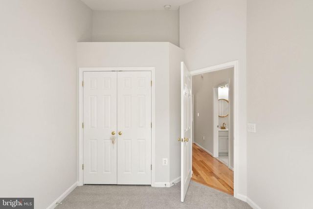4127 FAIRFAX CENTER CREEK DR, Fairfax, VA 22030