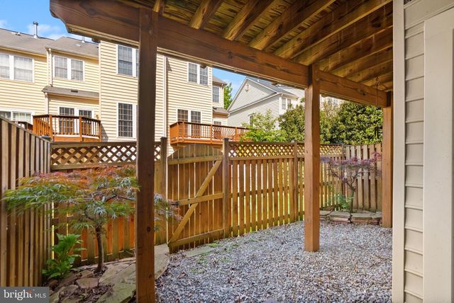 4127 FAIRFAX CENTER CREEK DR, Fairfax, VA 22030