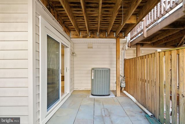 4127 FAIRFAX CENTER CREEK DR, Fairfax, VA 22030