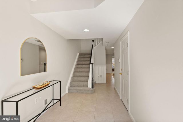 4127 FAIRFAX CENTER CREEK DR, Fairfax, VA 22030