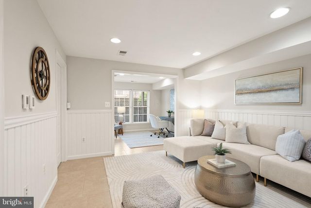 4127 FAIRFAX CENTER CREEK DR, Fairfax, VA 22030