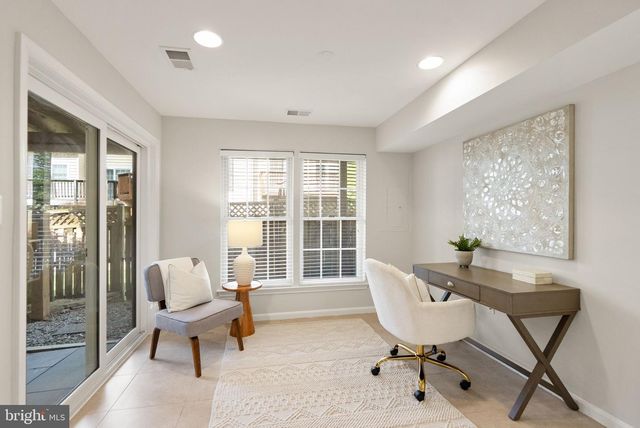 4127 FAIRFAX CENTER CREEK DR, Fairfax, VA 22030
