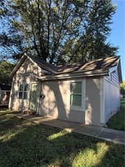900 S Osage Street, Independence, MO 64050