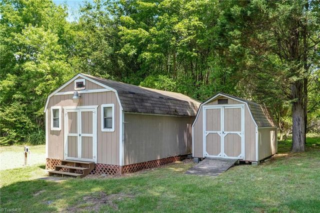 818 Grand Oaks Drive, Eden, NC 27288