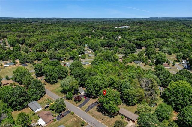 818 Grand Oaks Drive, Eden, NC 27288