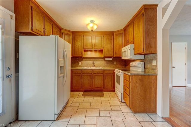 818 Grand Oaks Drive, Eden, NC 27288