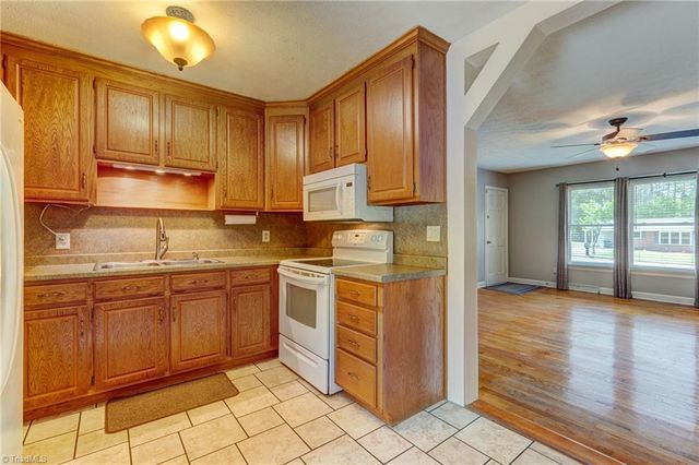 818 Grand Oaks Drive, Eden, NC 27288