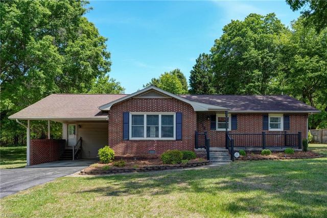 818 Grand Oaks Drive, Eden, NC 27288