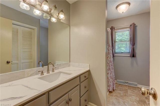 818 Grand Oaks Drive, Eden, NC 27288
