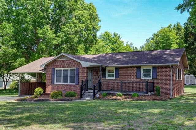 818 Grand Oaks Drive, Eden, NC 27288