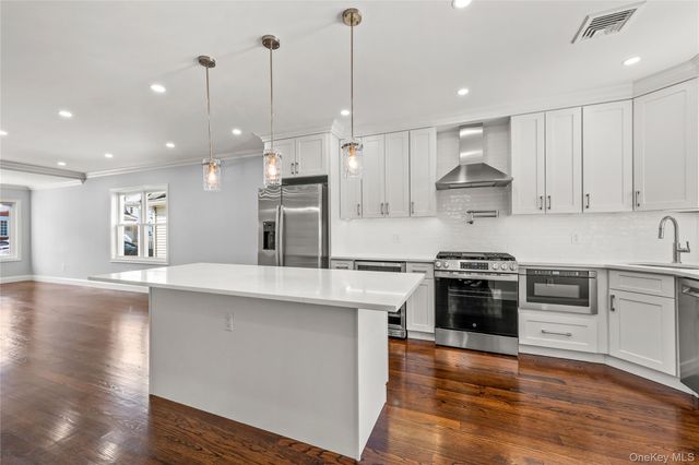 7019 Manse Street, Forest Hills, NY 11375