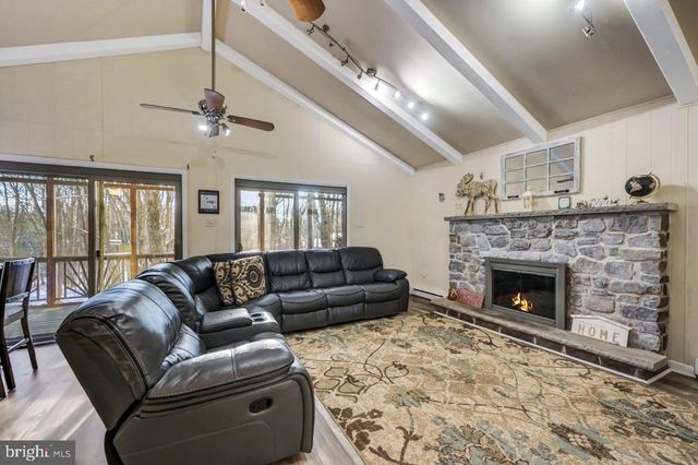 124 FERN RIDGE RD, Blakeslee, PA 18610