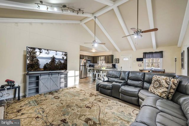 124 FERN RIDGE RD, Blakeslee, PA 18610