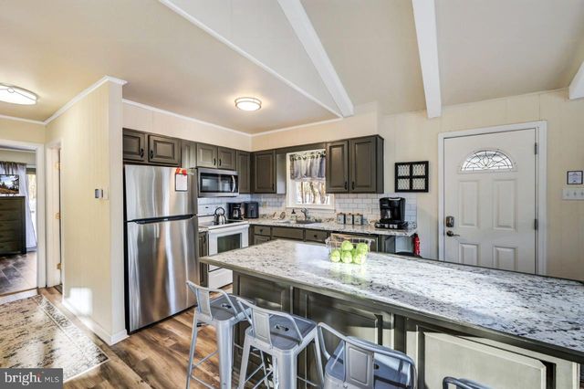 124 FERN RIDGE RD, Blakeslee, PA 18610