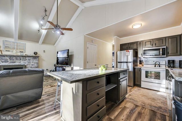 124 FERN RIDGE RD, Blakeslee, PA 18610