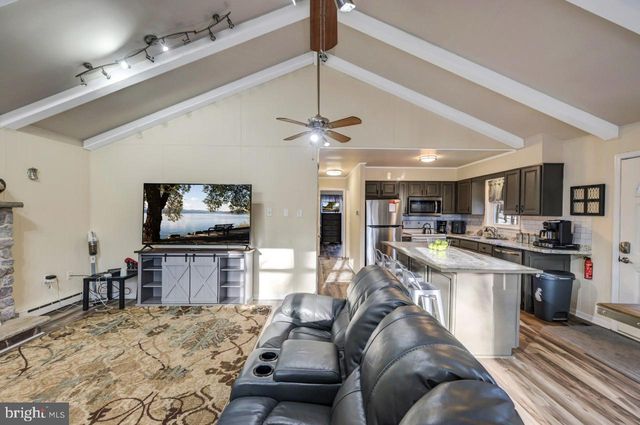 124 FERN RIDGE RD, Blakeslee, PA 18610