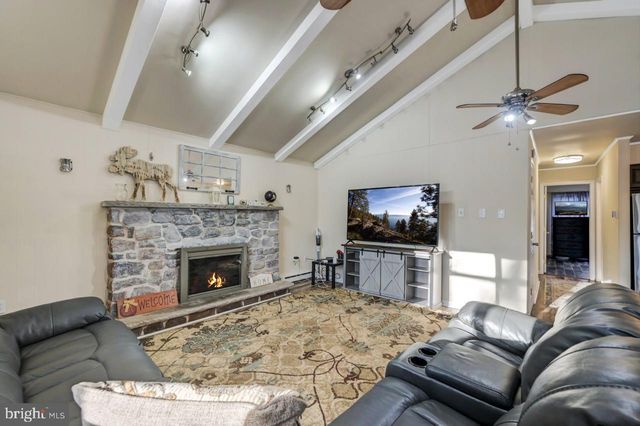 124 FERN RIDGE RD, Blakeslee, PA 18610