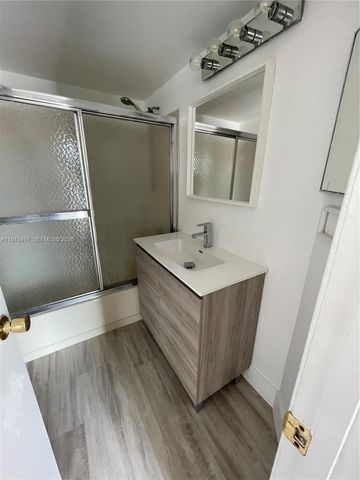 918 Twin Lakes Dr 8-M, Coral Springs, FL 33071