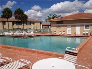 918 Twin Lakes Dr 8-M, Coral Springs, FL 33071