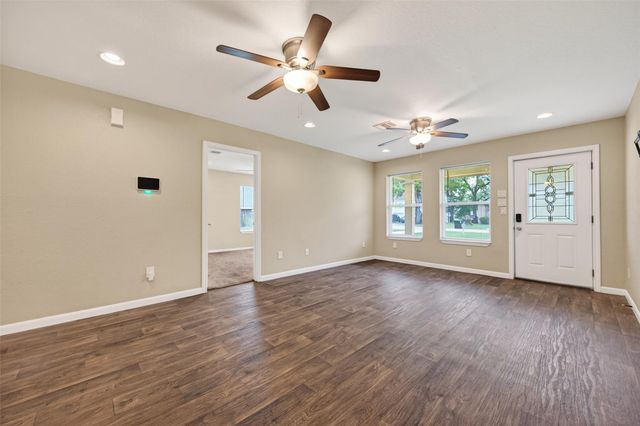 1708 AND 1702 Sycamore Avenue, Bay City, TX 77414