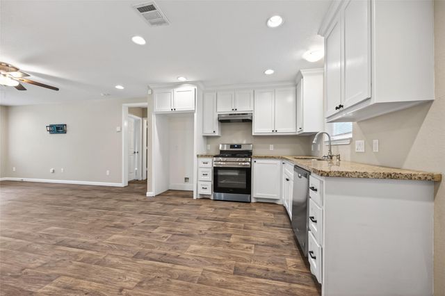 1708 AND 1702 Sycamore Avenue, Bay City, TX 77414