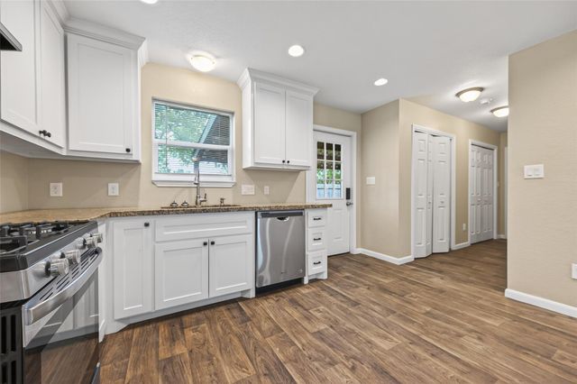 1708 AND 1702 Sycamore Avenue, Bay City, TX 77414