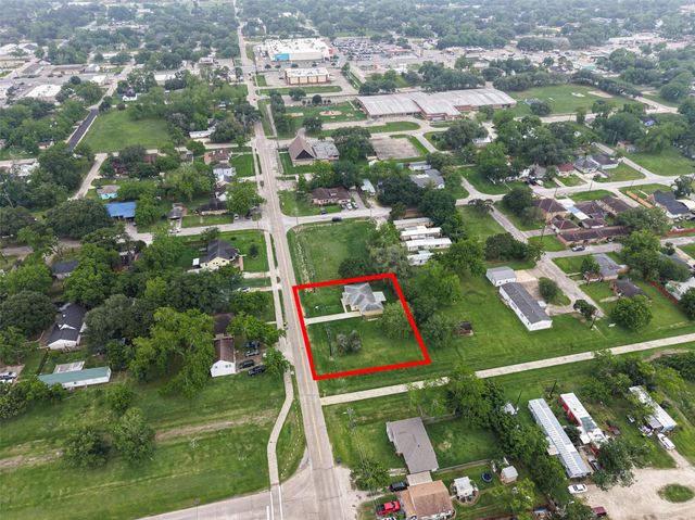 1708 AND 1702 Sycamore Avenue, Bay City, TX 77414