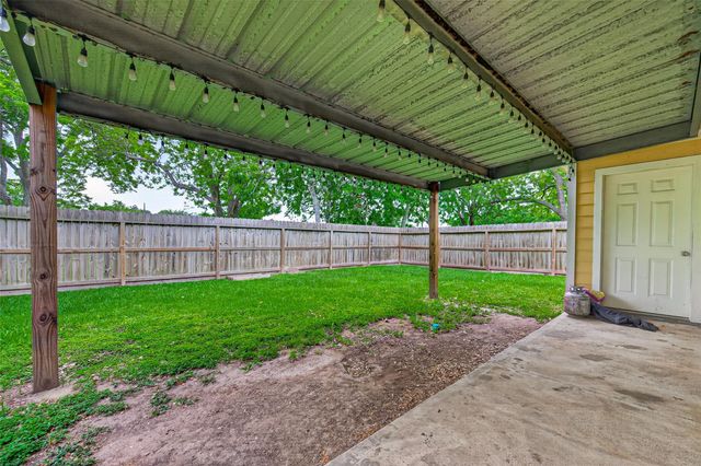 1708 AND 1702 Sycamore Avenue, Bay City, TX 77414