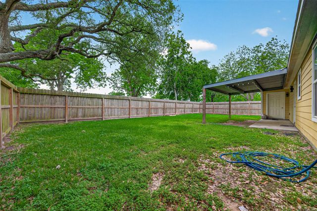 1708 AND 1702 Sycamore Avenue, Bay City, TX 77414
