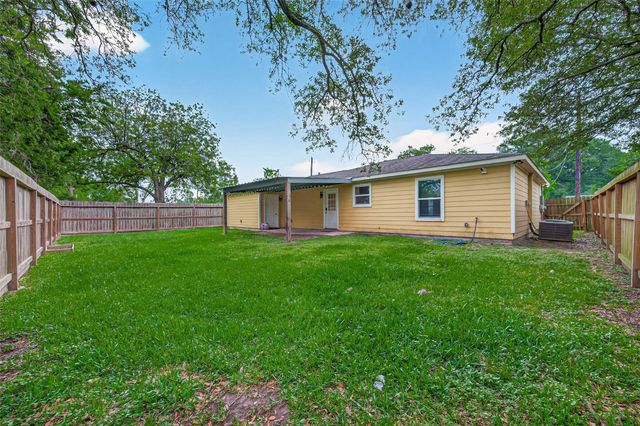 1708 AND 1702 Sycamore Avenue, Bay City, TX 77414