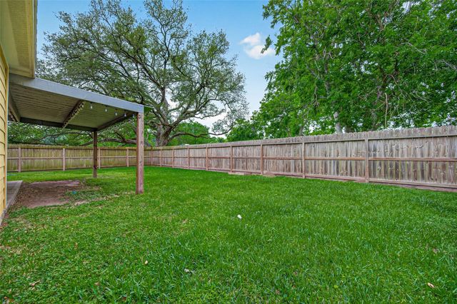 1708 AND 1702 Sycamore Avenue, Bay City, TX 77414