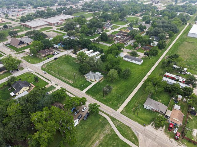 1708 AND 1702 Sycamore Avenue, Bay City, TX 77414