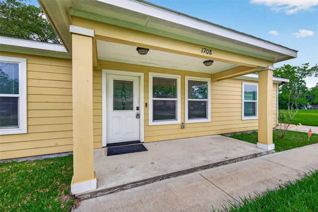 1708 AND 1702 Sycamore Avenue, Bay City, TX 77414