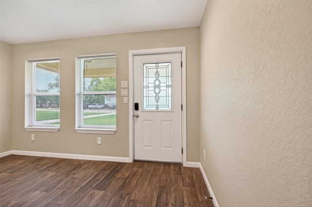1708 AND 1702 Sycamore Avenue, Bay City, TX 77414